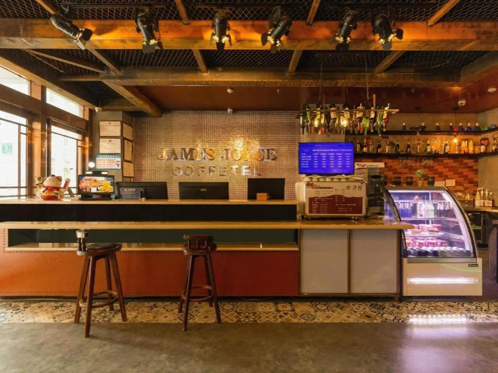 James Joyce Coffetel Xi'an Lingtong The Terracotta Army Huaqingchi University Town Metro Station