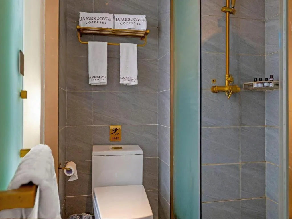 James Joyce Coffetel Xi'an Lingtong The Terracotta Army Huaqingchi University Town Metro Station