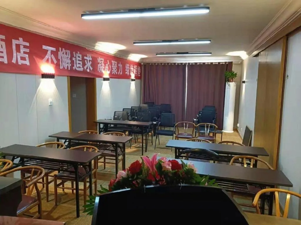 James Joyce Coffetel Xi'an Lingtong The Terracotta Army Huaqingchi University Town Metro Station