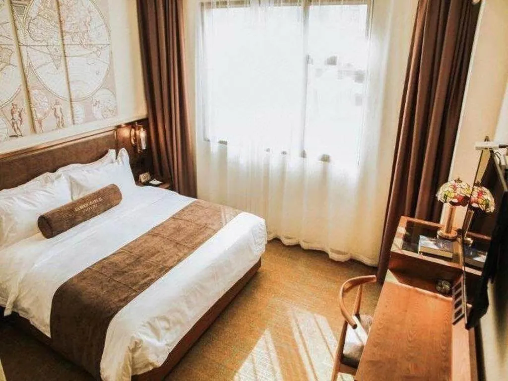 Bed in James Joyce Coffetel Xi'an Lingtong The Terracotta Army Huaqingchi University Town Metro Station