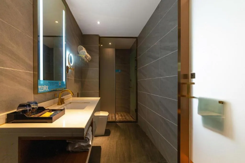 James Joyce Coffetel Xi'an Lingtong The Terracotta Army Huaqingchi University Town Metro Station