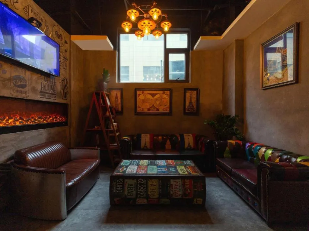 James Joyce Coffetel Xi'an Lingtong The Terracotta Army Huaqingchi University Town Metro Station