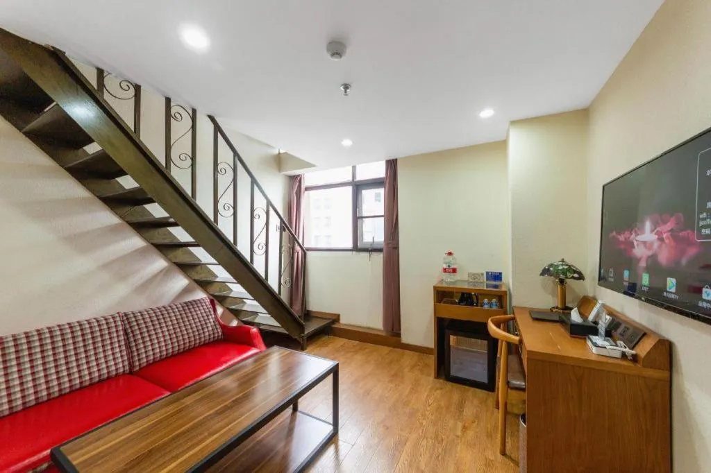 James Joyce Coffetel Xi'an Lingtong The Terracotta Army Huaqingchi University Town Metro Station