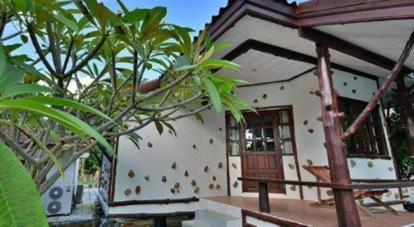 Alongkot Beach Resort Khanom