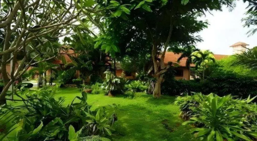 Alongkot Beach Resort Khanom