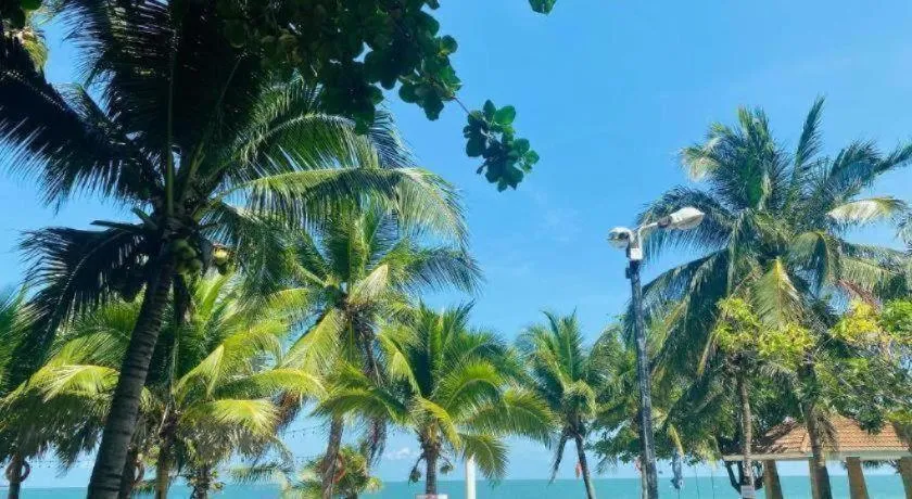 Alongkot Beach Resort Khanom