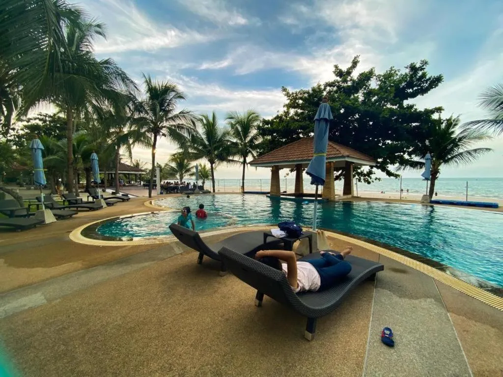 Alongkot Beach Resort Khanom