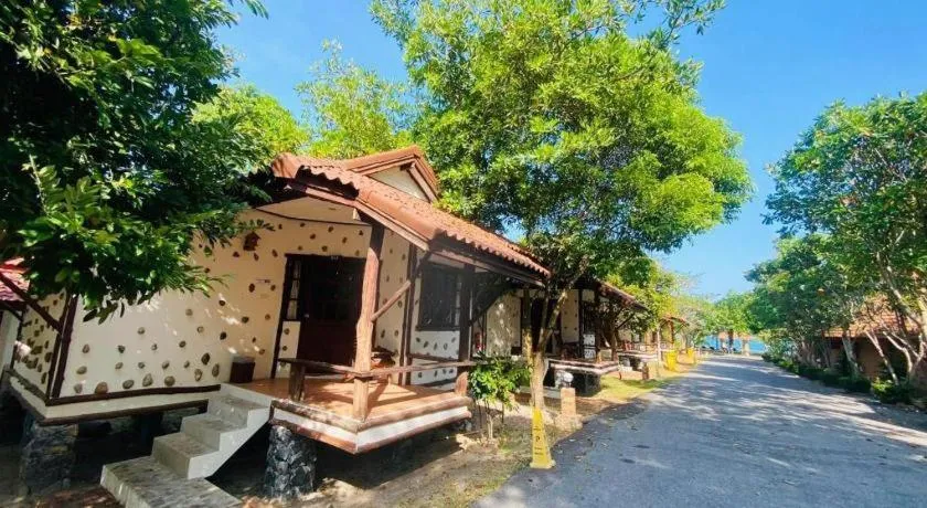 Alongkot Beach Resort Khanom