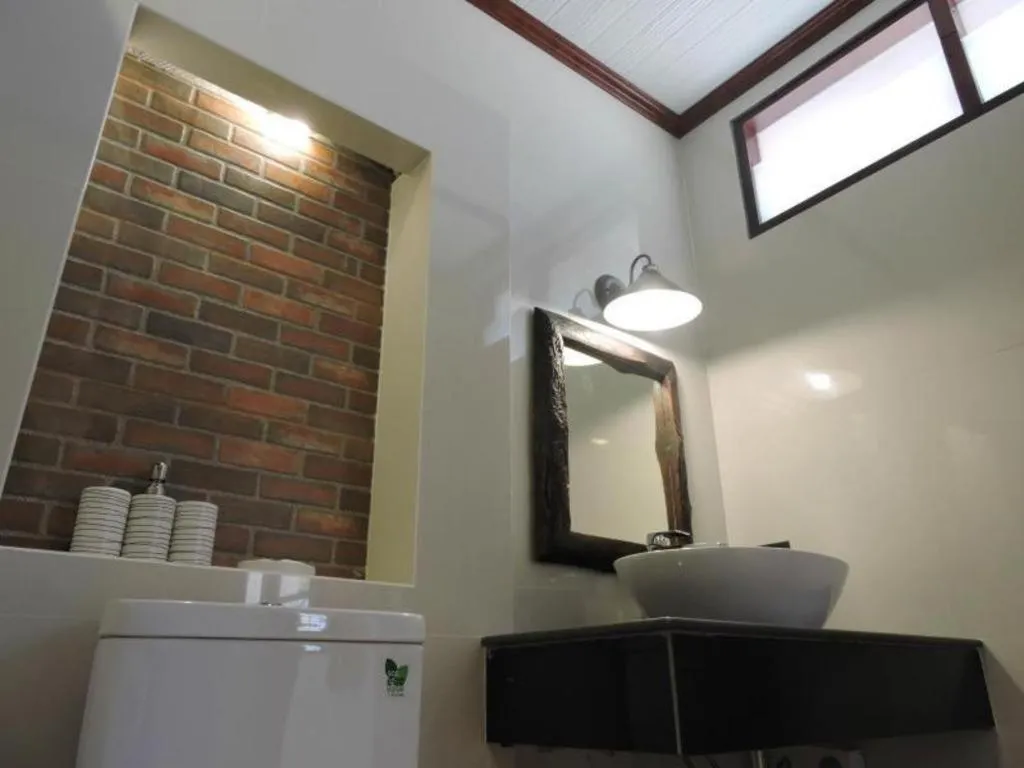 Alongkot Beach Resort Khanom