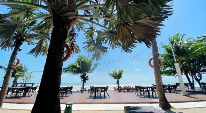 Alongkot Beach Resort Khanom