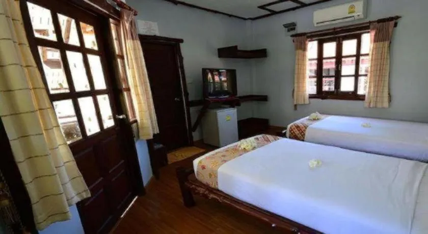 Bed in Alongkot Beach Resort Khanom