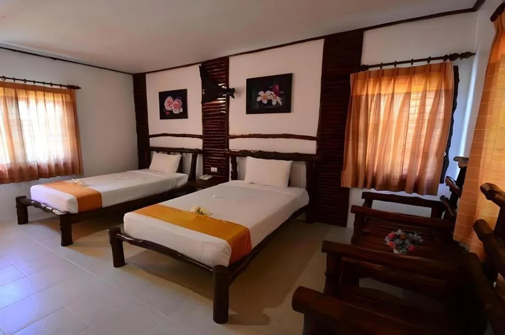 Bed in Alongkot Beach Resort Khanom