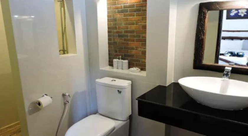 Alongkot Beach Resort Khanom