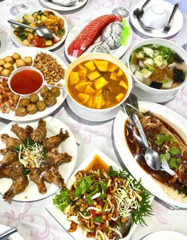 Alongkot Beach Resort Khanom