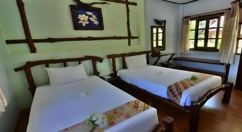 Bed in Alongkot Beach Resort Khanom