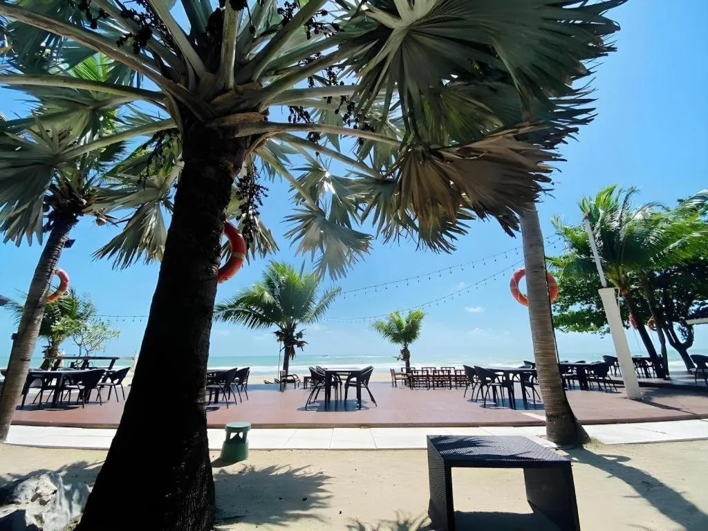 Alongkot Beach Resort Khanom