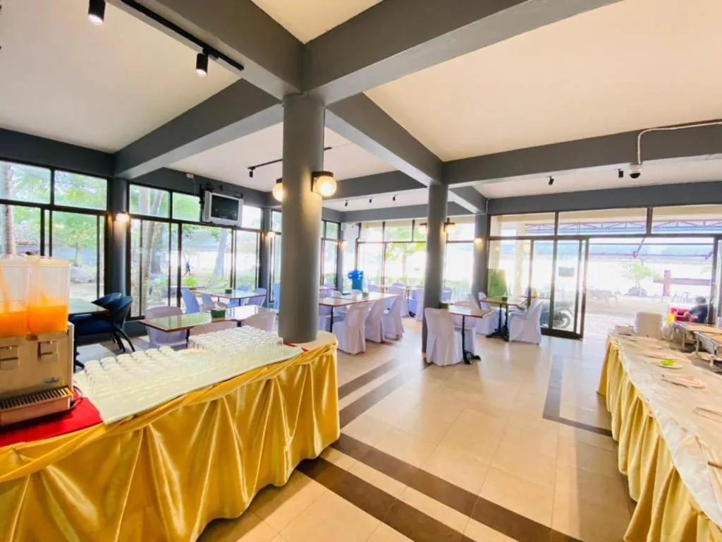 Alongkot Beach Resort Khanom