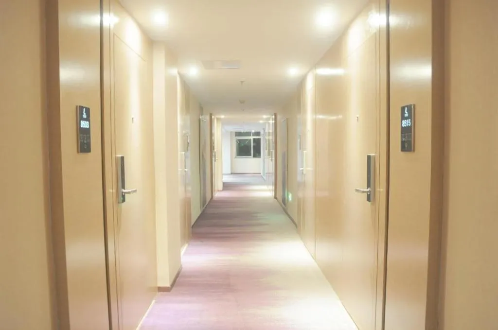 Lavande Hotels Guangzhou Fangcun Huadiwan Metro Station