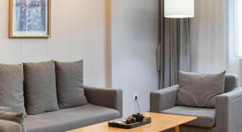 Lavande Hotels Guangzhou Fangcun Huadiwan Metro Station