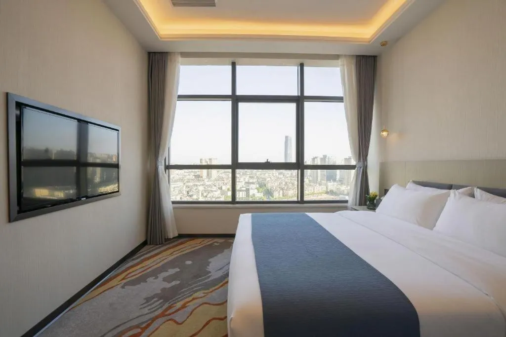 Bed in Kunming Guihua Hotel