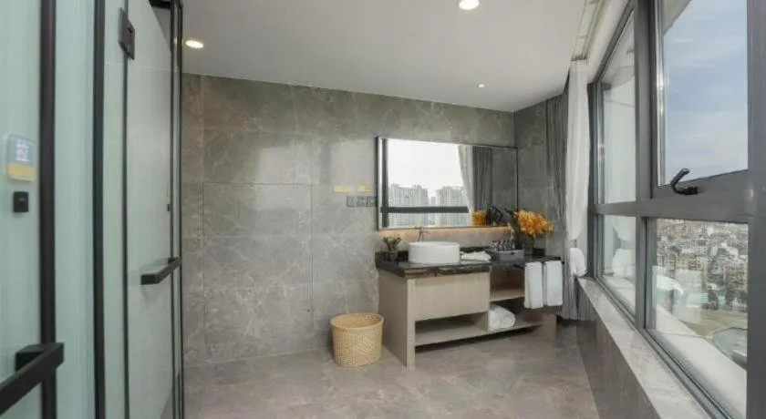 Bed in Kunming Guihua Hotel