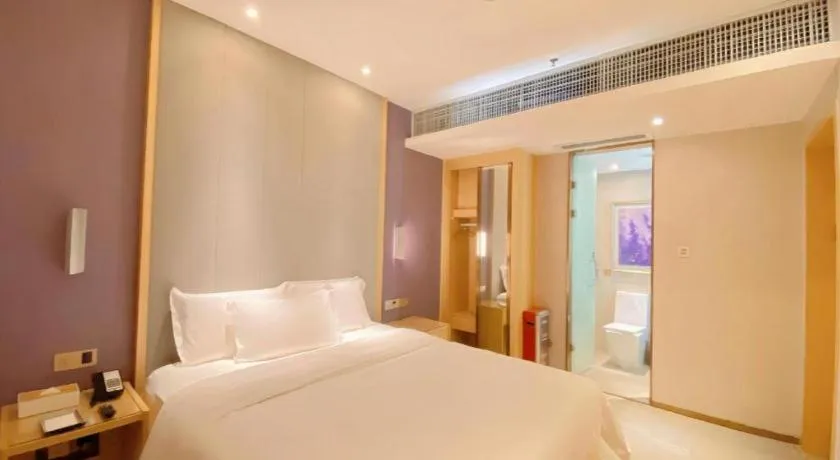 Bed in Lavande Hotel Zhongshan Dayong Rosewood Cultural Expo City