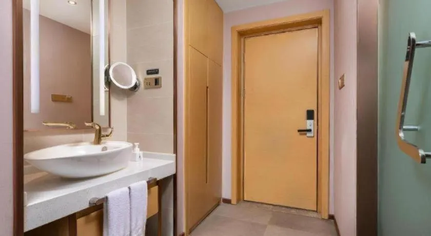 Lavande Hotel Zhongshan Dayong Rosewood Cultural Expo City