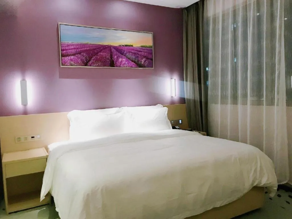 Bed in Lavande Hotel Zhongshan Dayong Rosewood Cultural Expo City