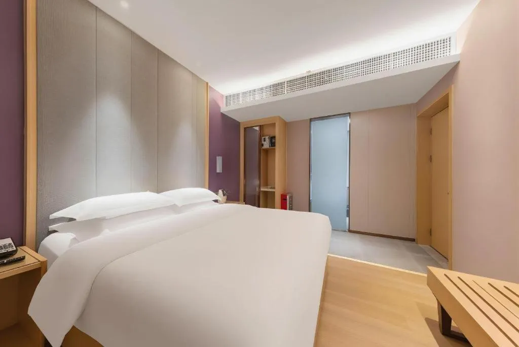 Bed in Lavande Hotel Zhongshan Dayong Rosewood Cultural Expo City