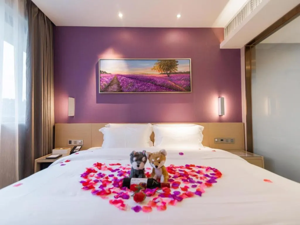 Bed in Lavande Hotel Zhongshan Dayong Rosewood Cultural Expo City