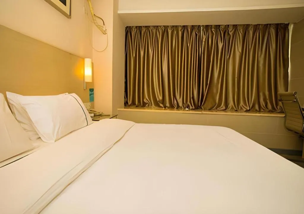 Bed in City Comfort Inn Wuhan Jiangxia