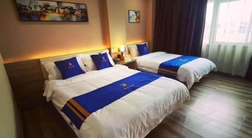 Bed in Super 8 Hotel Premier Suzhou Shihu Dong Road Metro Station