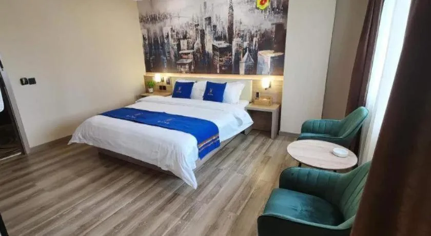 Bed in Super 8 Hotel Premier Suzhou Shihu Dong Road Metro Station