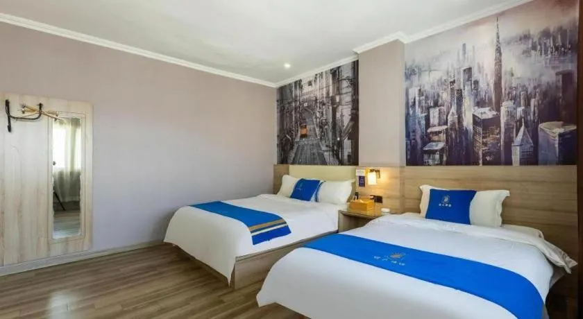 Bed in Super 8 Hotel Premier Suzhou Shihu Dong Road Metro Station