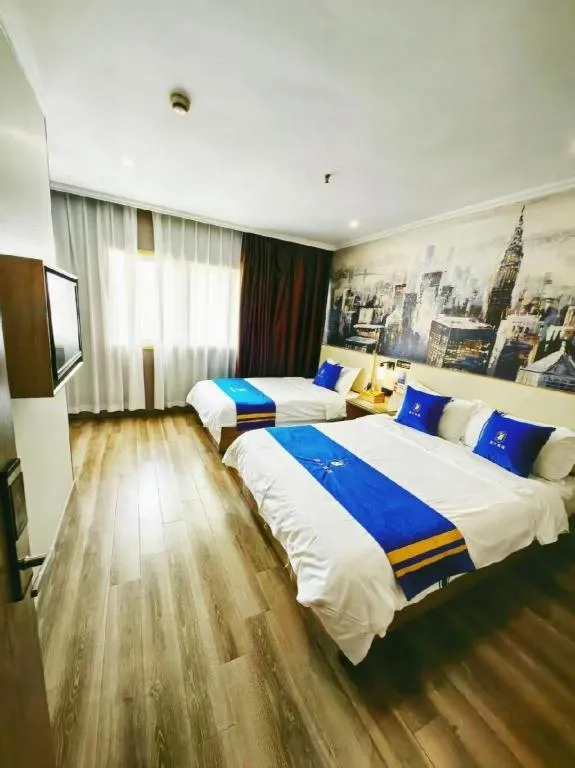 Bed in Super 8 Hotel Premier Suzhou Shihu Dong Road Metro Station