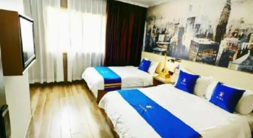 Bed in Super 8 Hotel Premier Suzhou Shihu Dong Road Metro Station