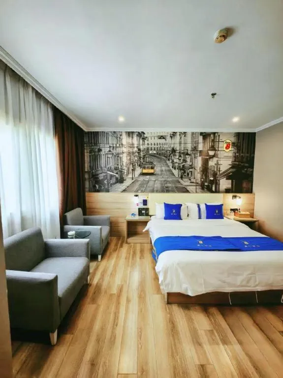 Bed in Super 8 Hotel Premier Suzhou Shihu Dong Road Metro Station