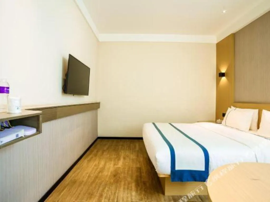 Bed in City Comfort Inn Chongqing Jiangbei Airport T3 Terminal