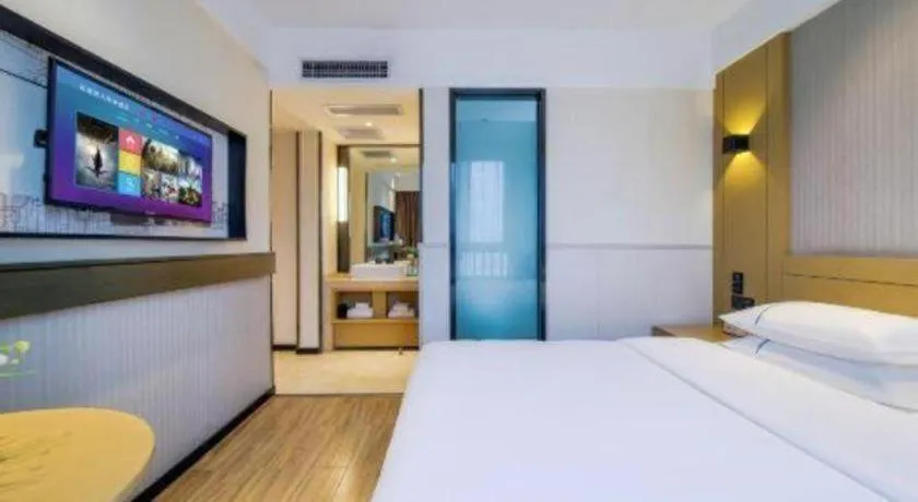 Bed in City Comfort Inn Chongqing Jiangbei Airport T3 Terminal