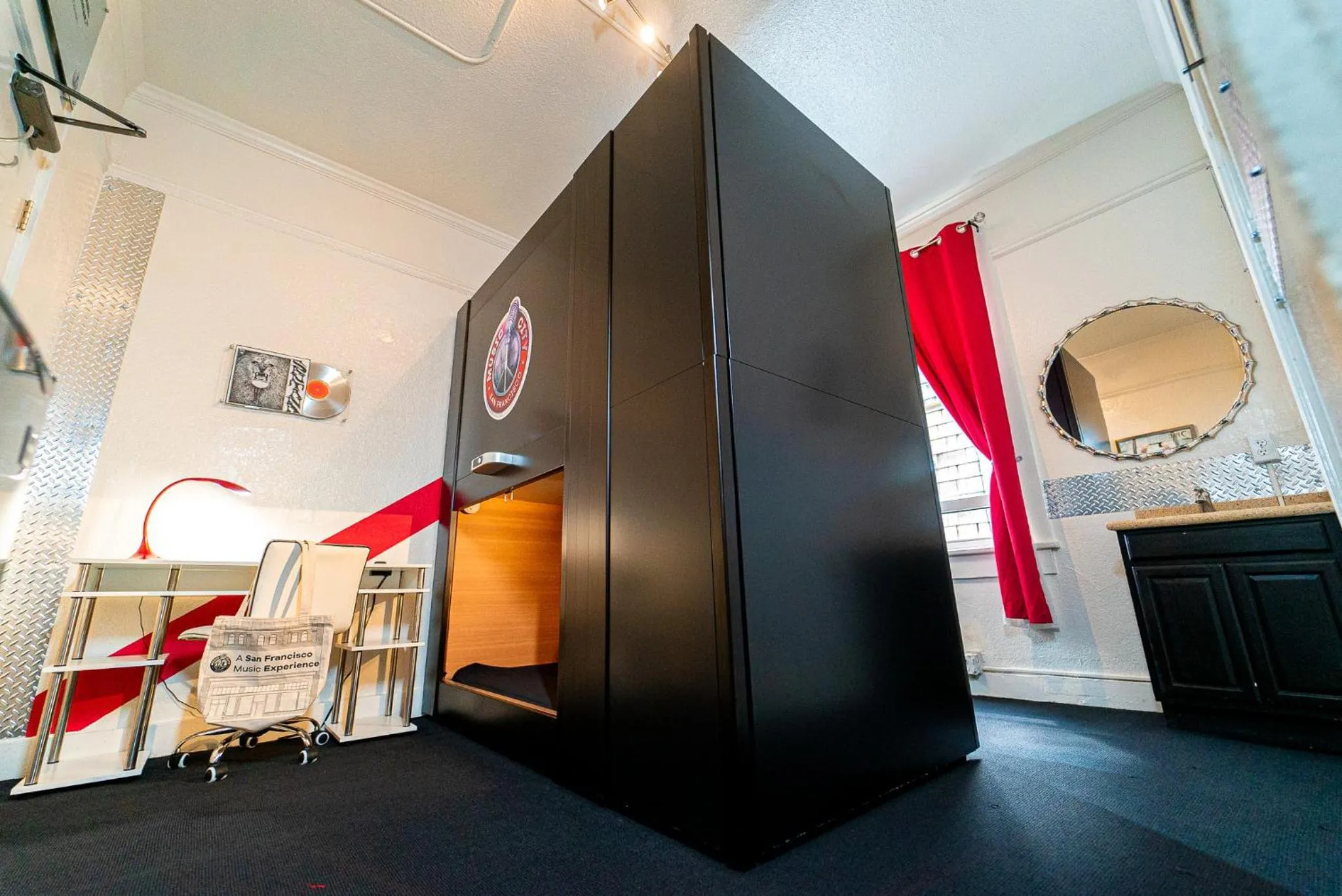 Bed in Music City Hotel - The San Francisco Music Experience