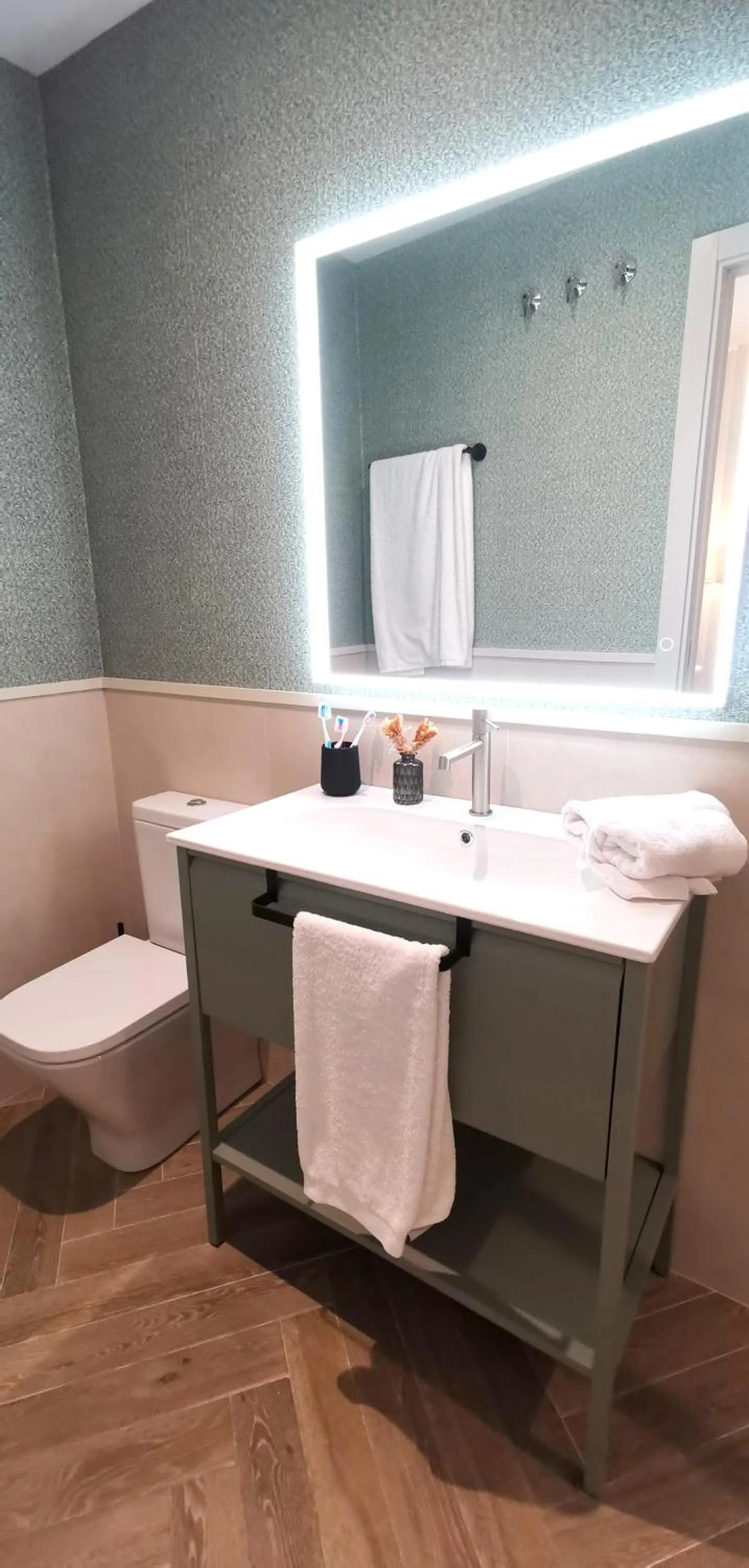 Bathroom in Puerta de la Ribera Suites