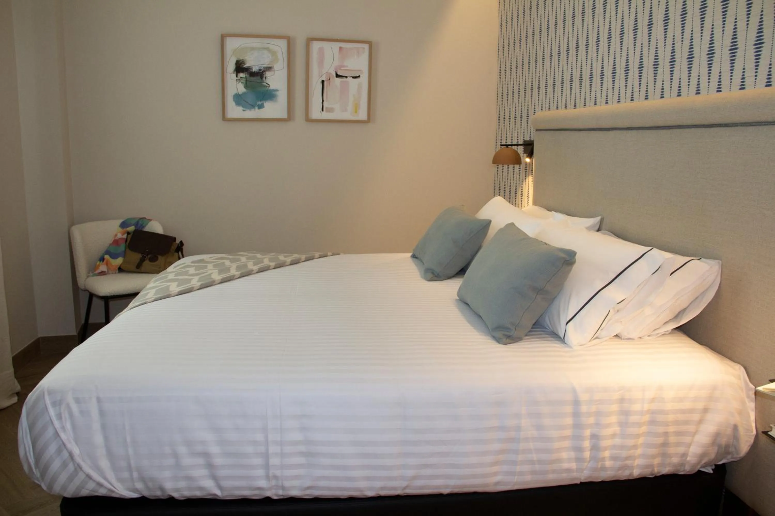 Bed in Puerta de la Ribera Suites