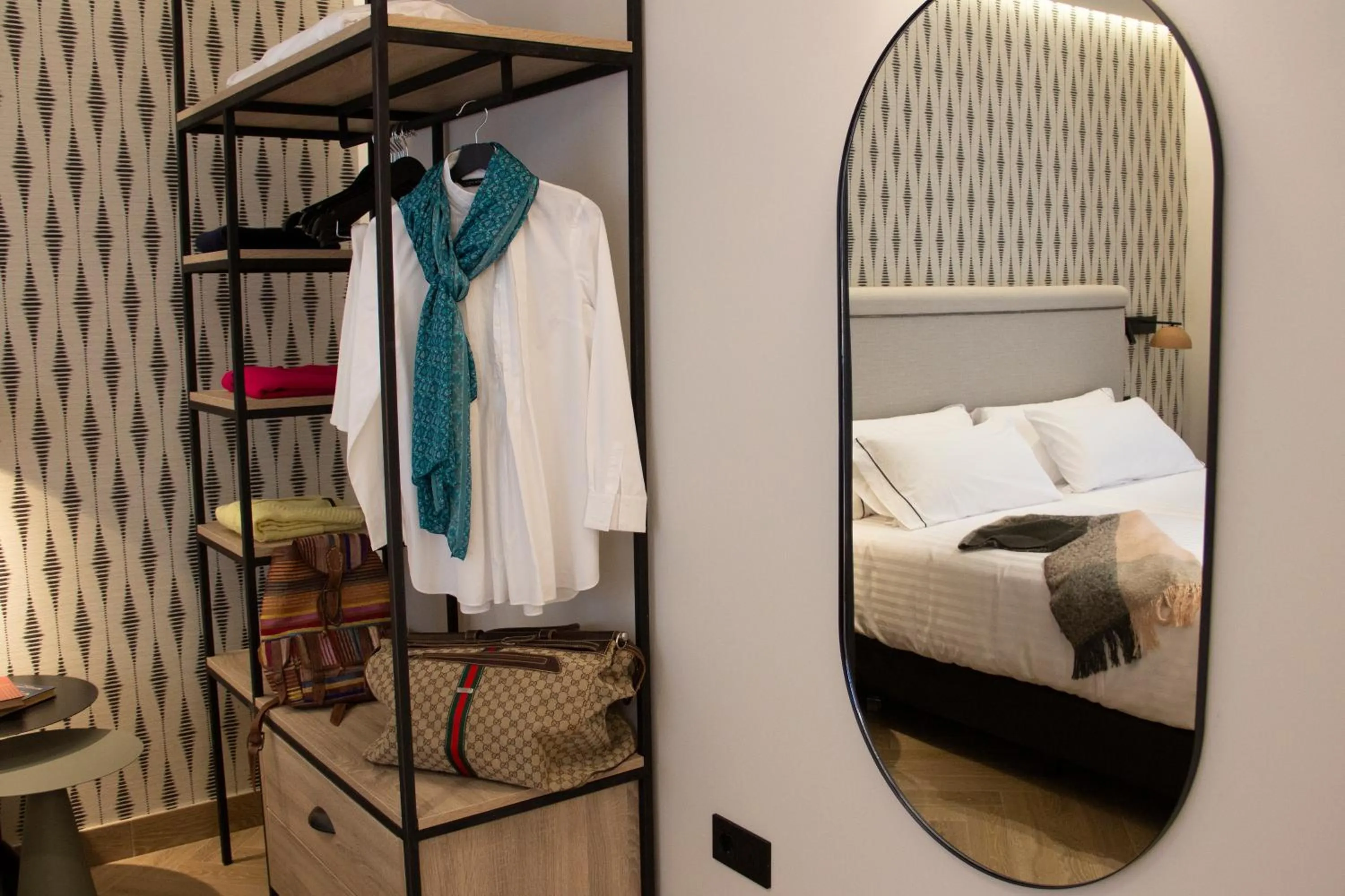 wardrobe, Bed in Puerta de la Ribera Suites