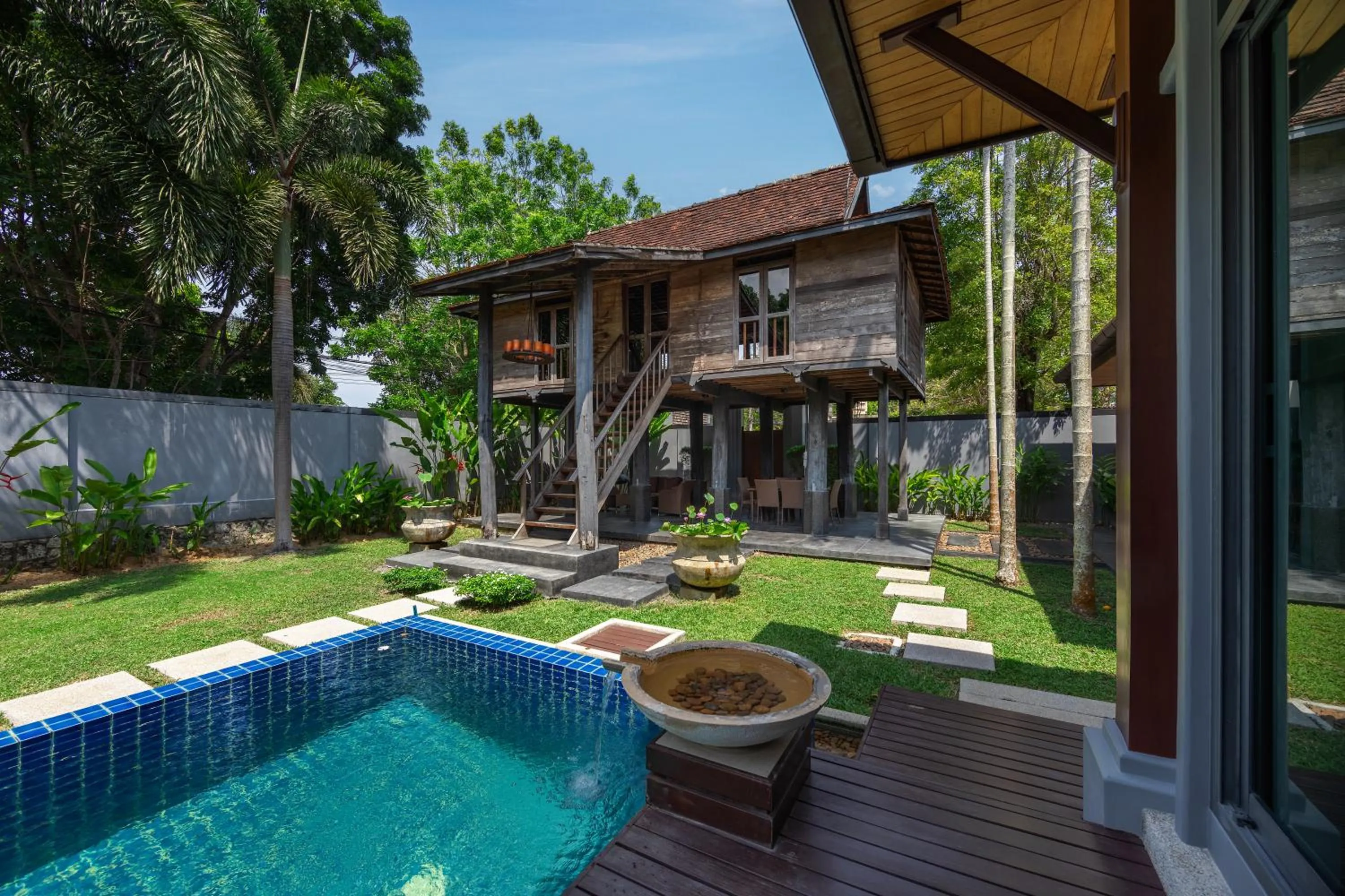 Saiyuan Estate by TropicLook