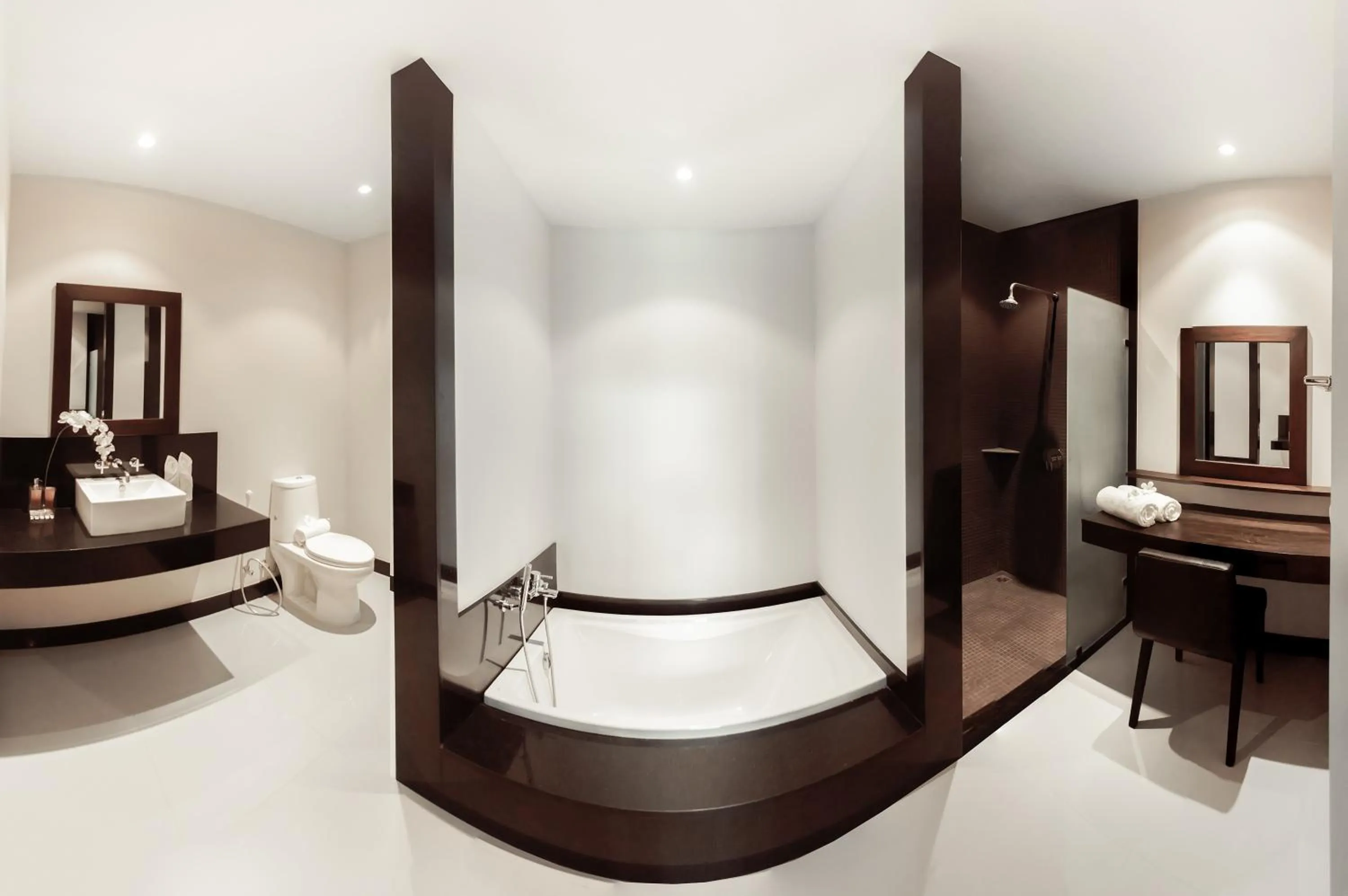 Bathroom in Saiyuan Estate by TropicLook