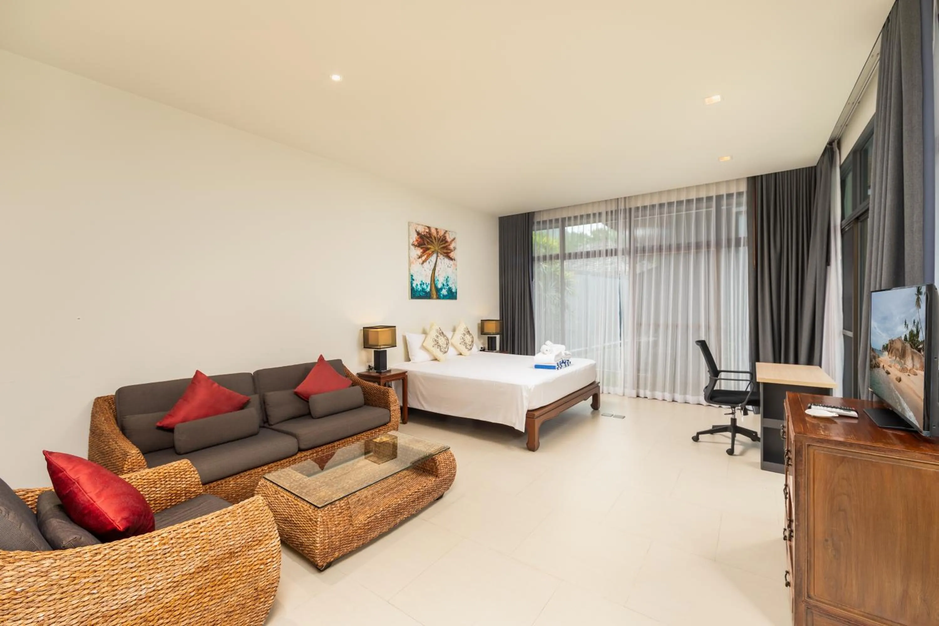 Bed in Saiyuan Estate by TropicLook