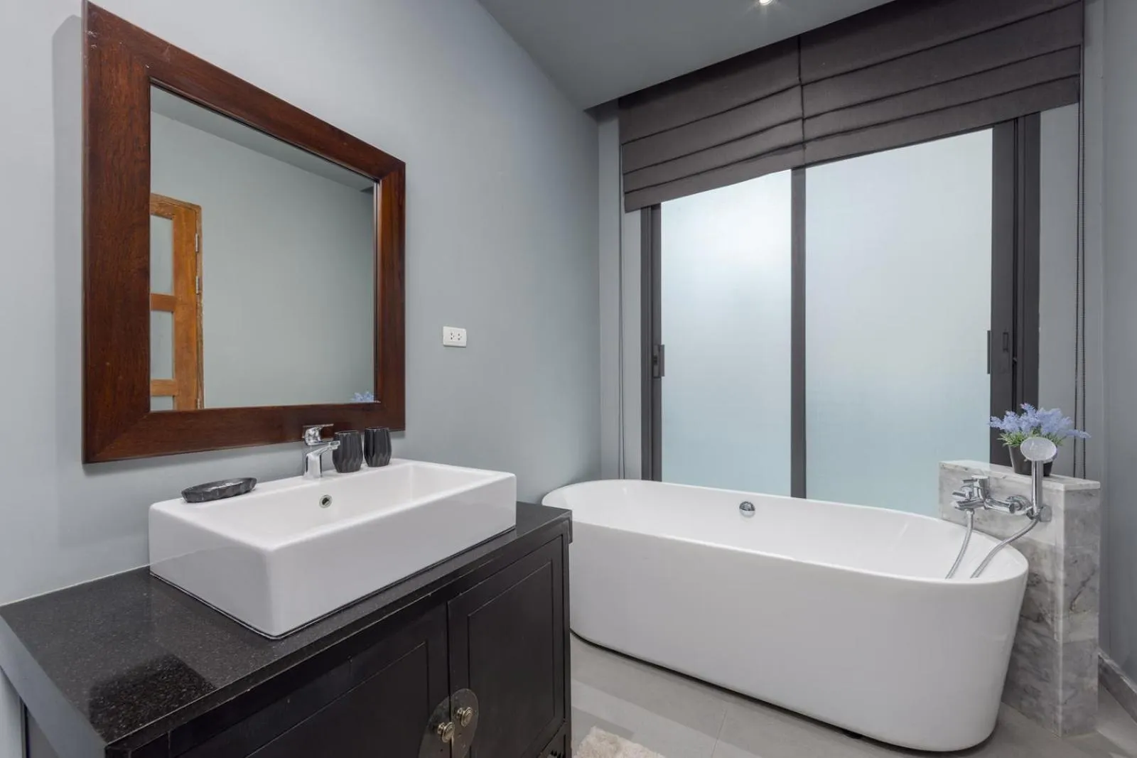 Saiyuan Estate by TropicLook