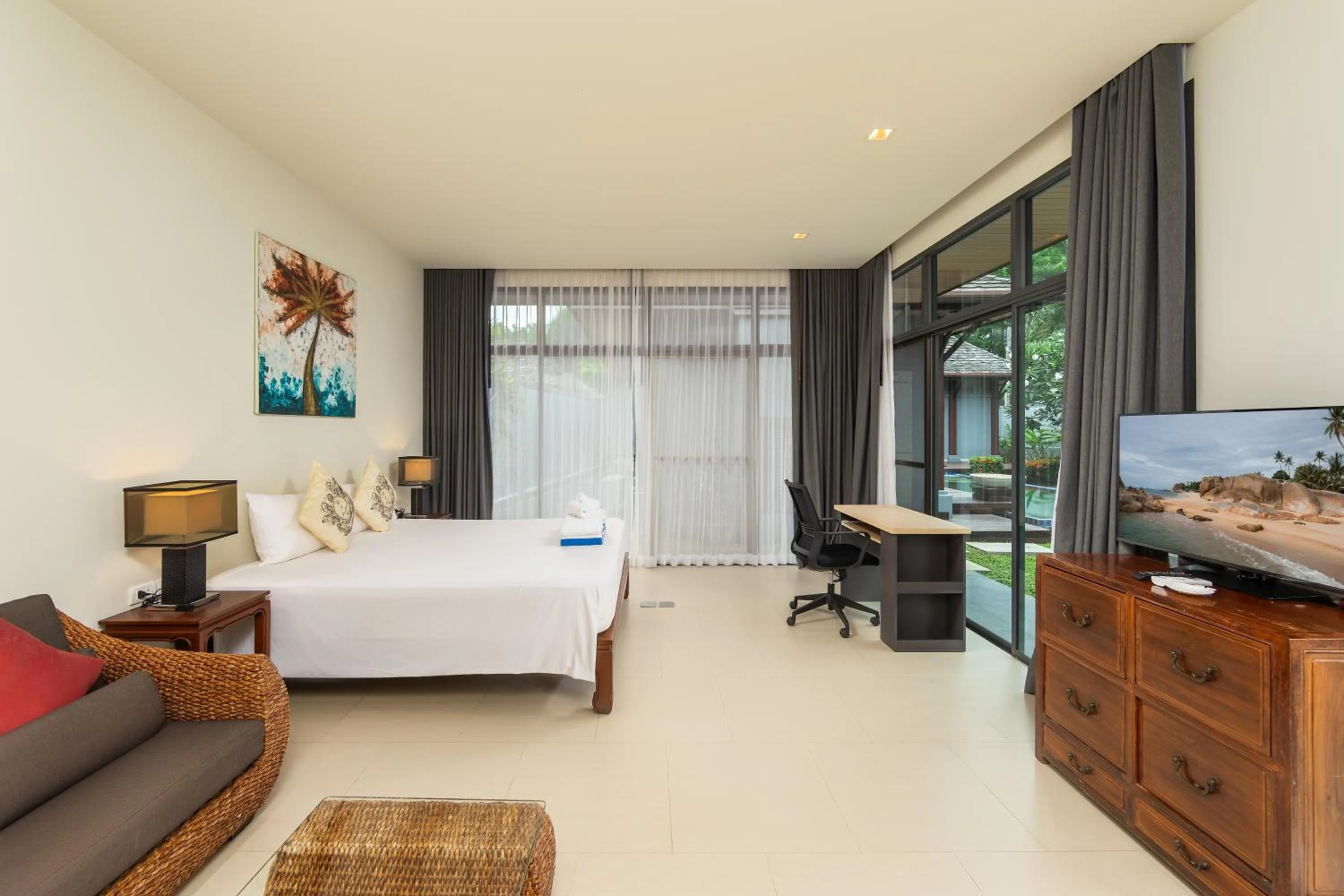 Bed in Saiyuan Estate by TropicLook