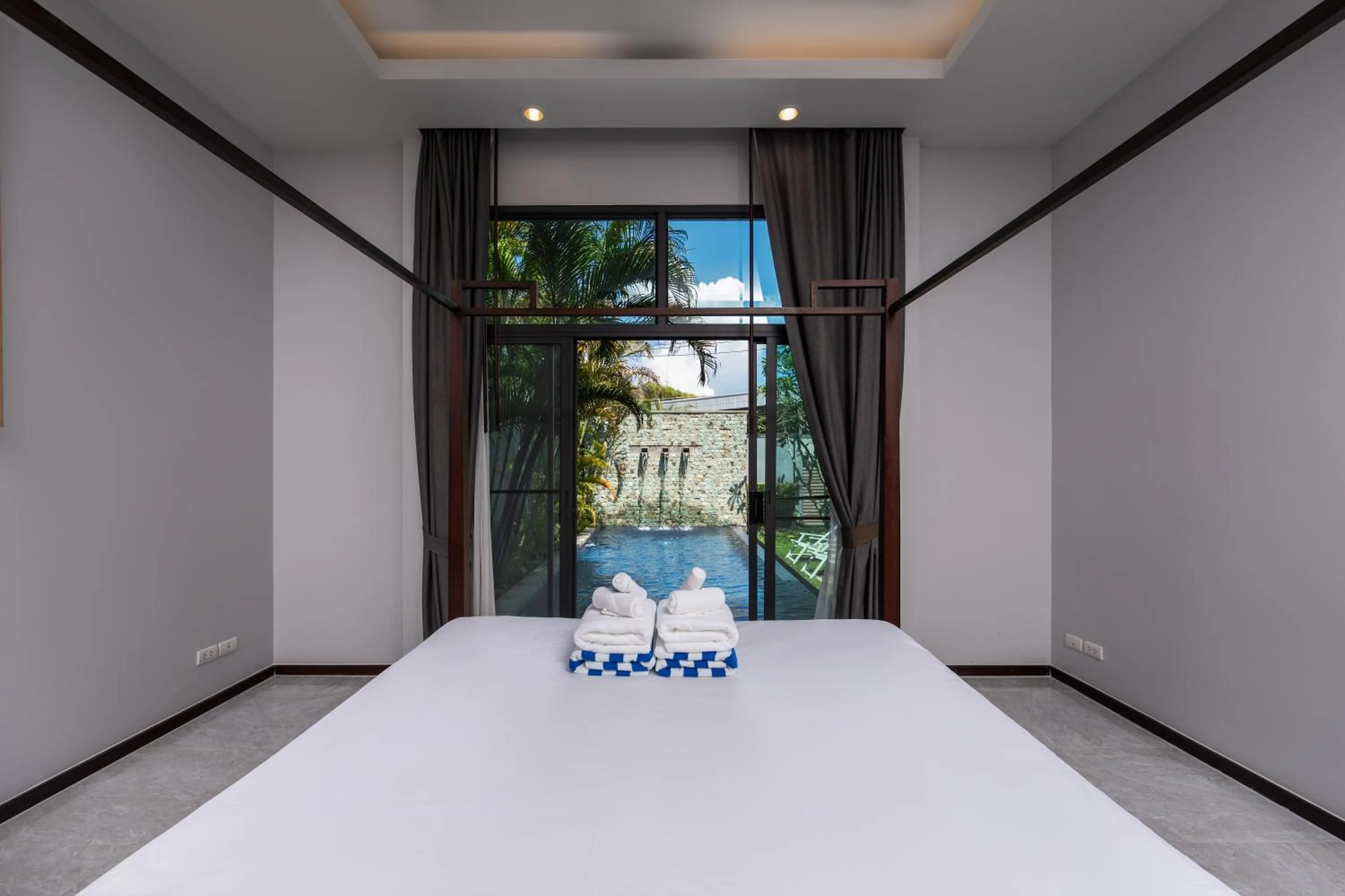 Bed in Saiyuan Estate by TropicLook