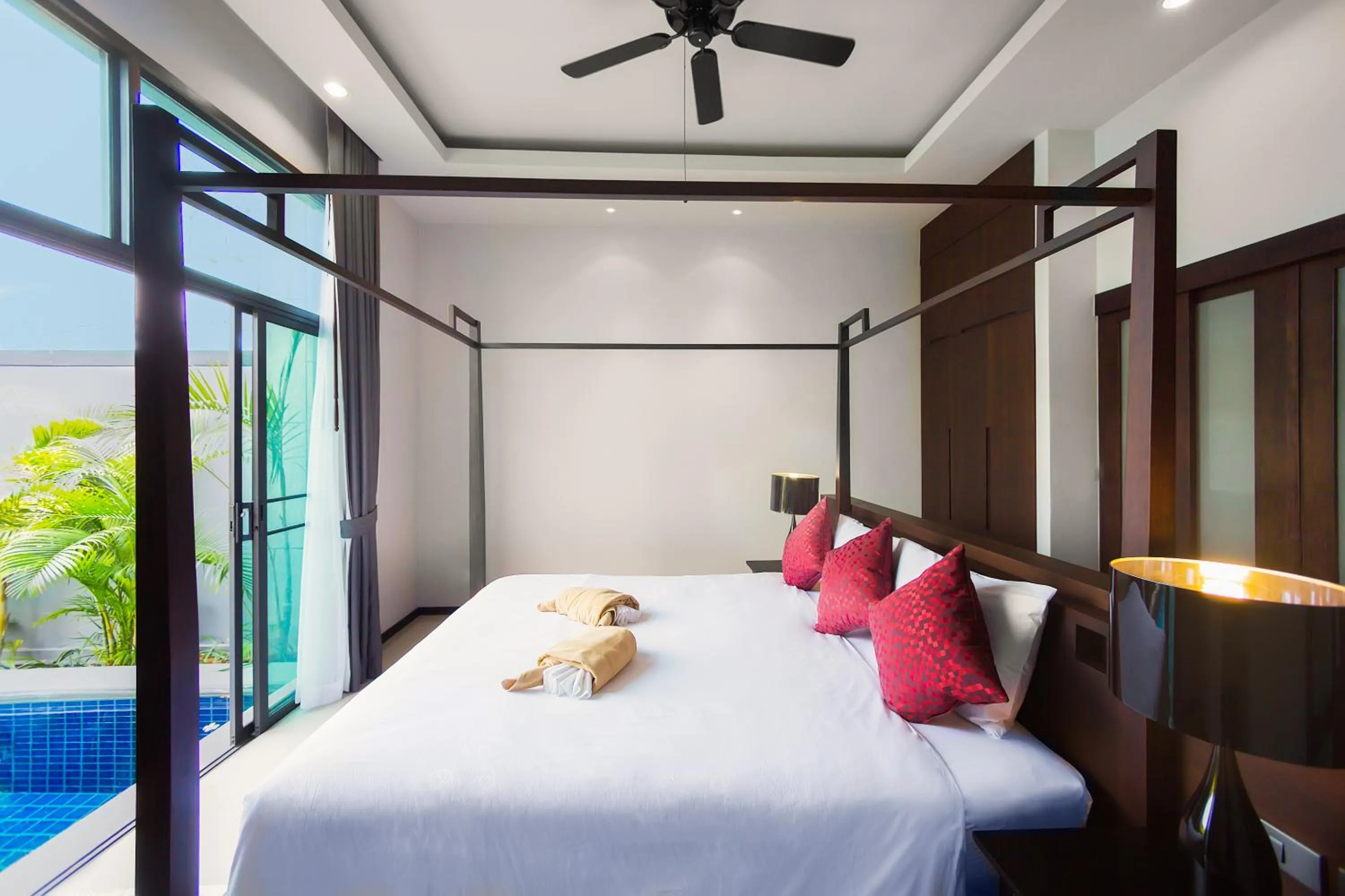 Bedroom, Bed in Saiyuan Estate by TropicLook